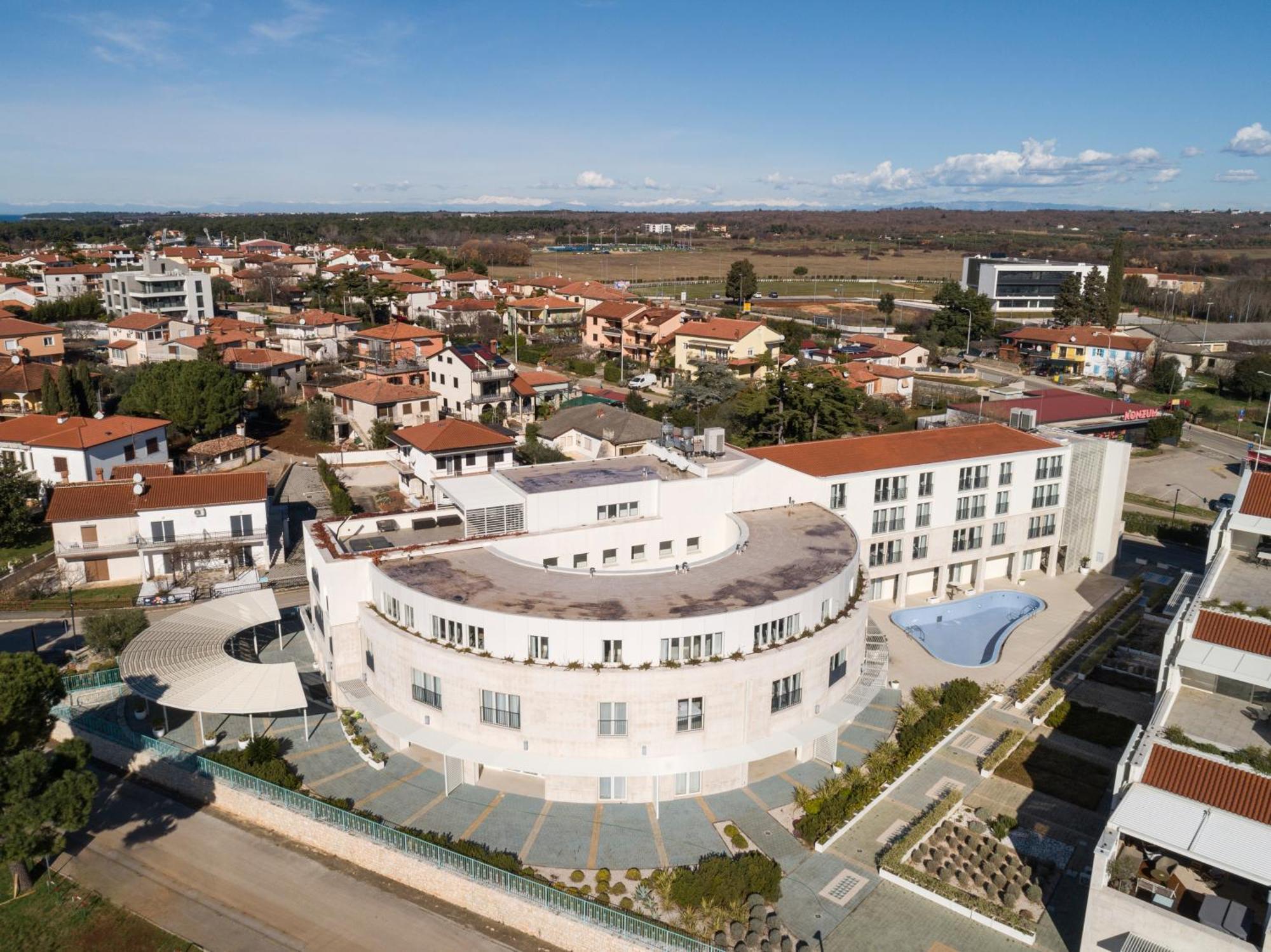 Humagum Sea View Apartment - Garden Palace Umag Bagian luar foto