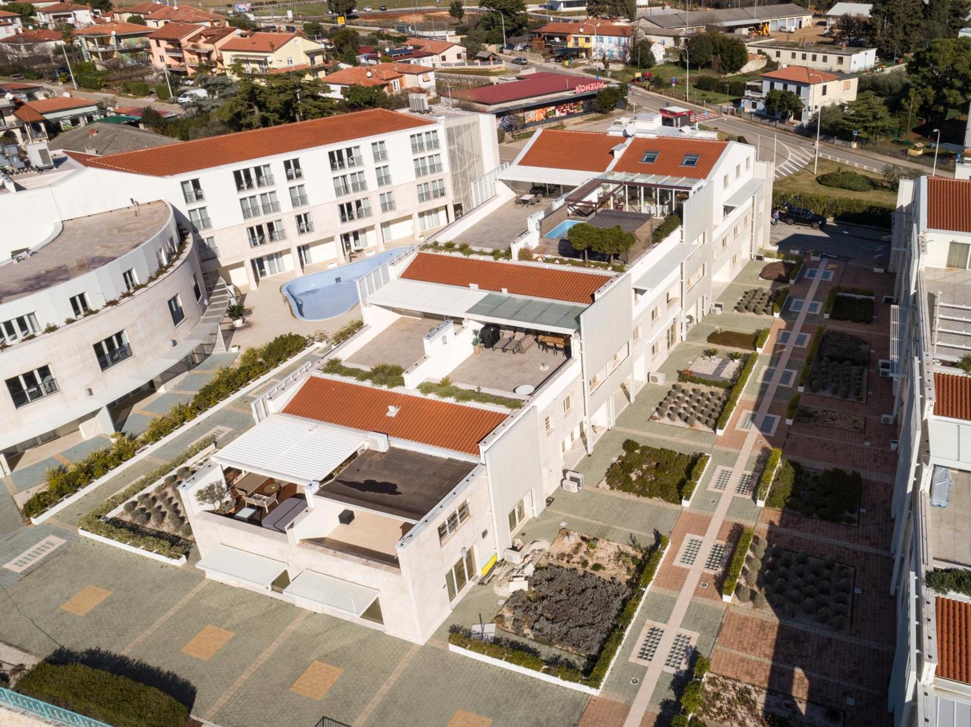 Humagum Sea View Apartment - Garden Palace Umag Bagian luar foto