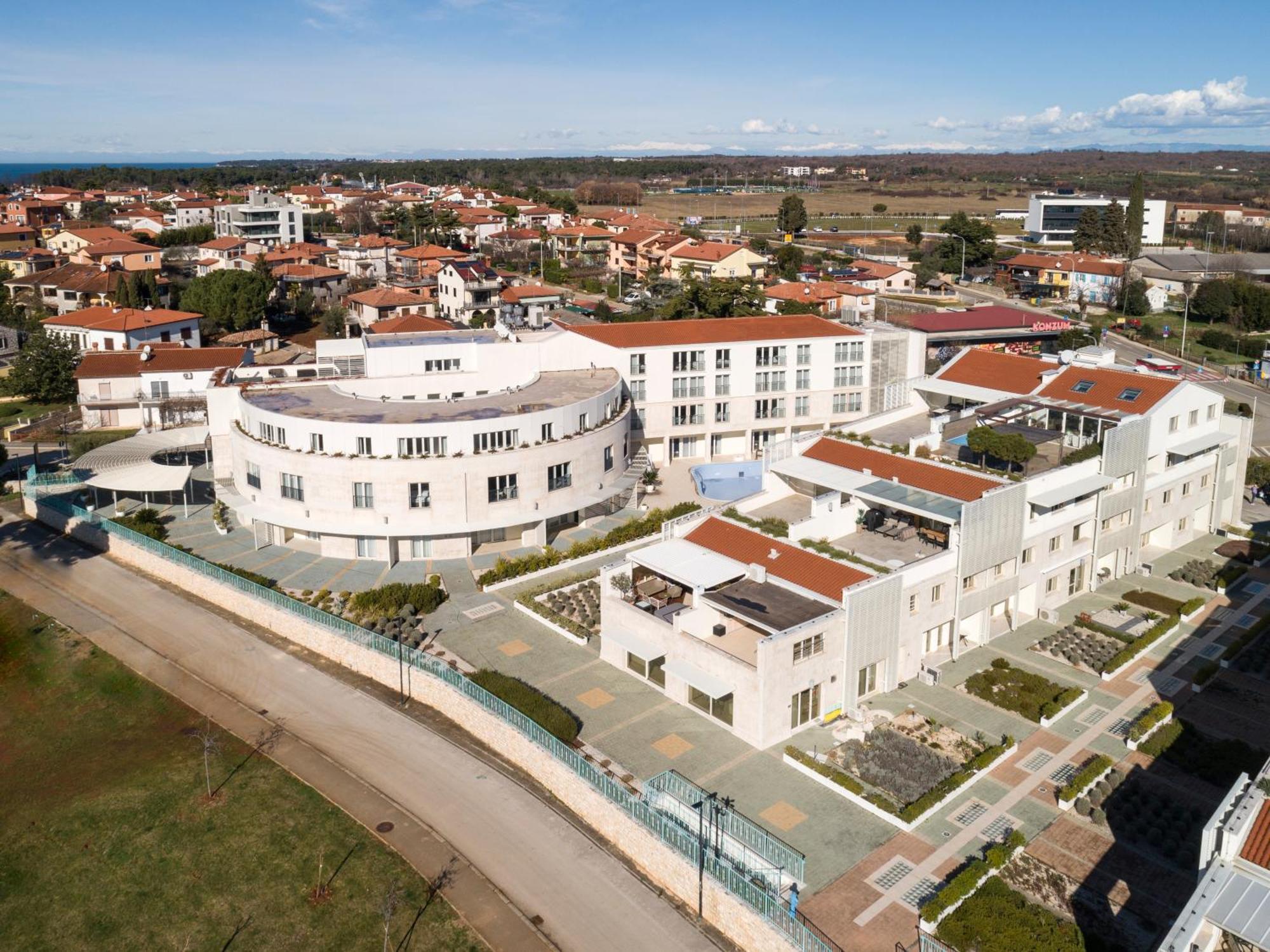 Humagum Sea View Apartment - Garden Palace Umag Bagian luar foto